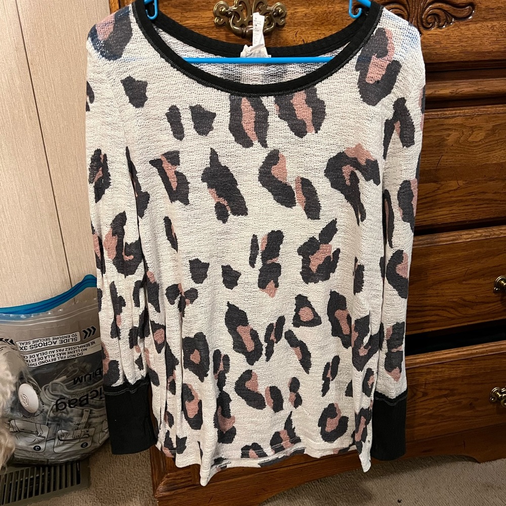 Women’s long sleeve sweater